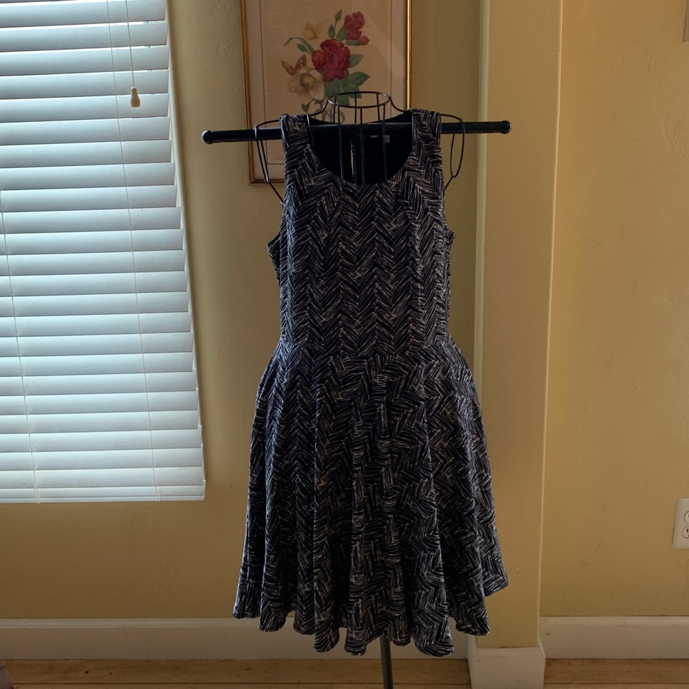 41 Hawthorn Elegant Black Dress With White Design